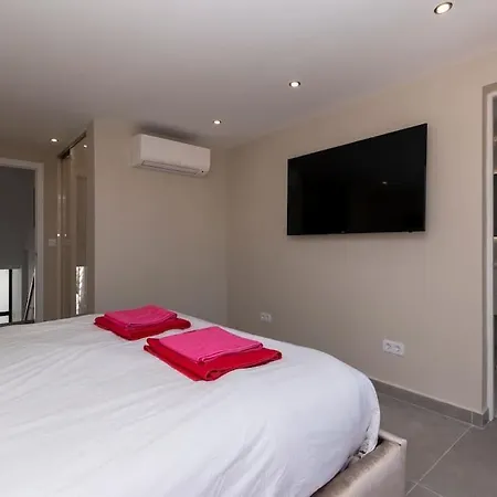 Modern 3 Bedroom With Hot Tub In Вилла Адехе