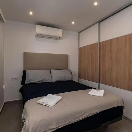 Вилла Modern 3 Bedroom With Hot Tub In
