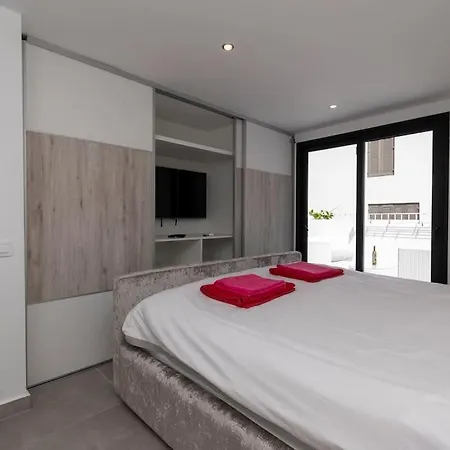 Вилла Modern 3 Bedroom With Hot Tub In Адехе
