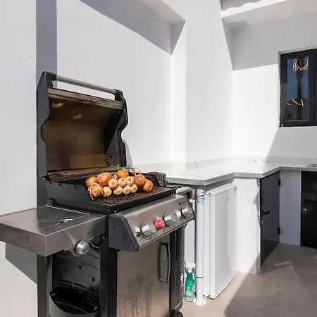 Modern 3 Bedroom With Hot Tub In * Адехе