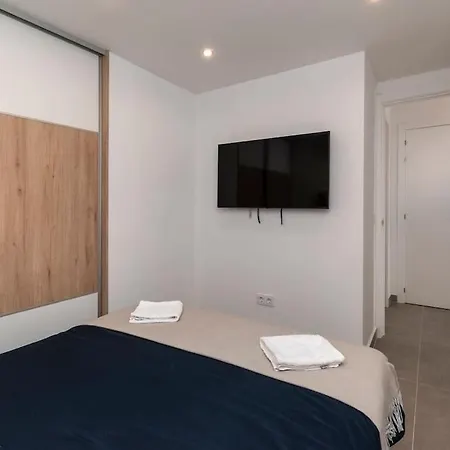 Modern 3 Bedroom With Hot Tub In * Адехе