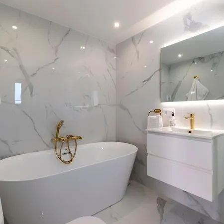 Вилла Modern 3 Bedroom With Hot Tub In Адехе