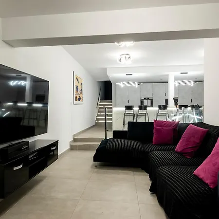 Modern 3 Bedroom With Hot Tub In Costa Adeje (Tenerife)