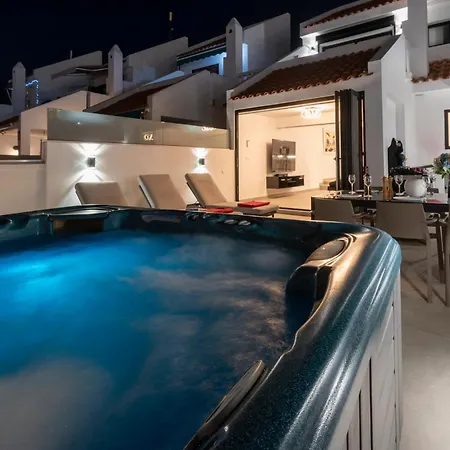 Вилла Modern 3 Bedroom With Hot Tub In *