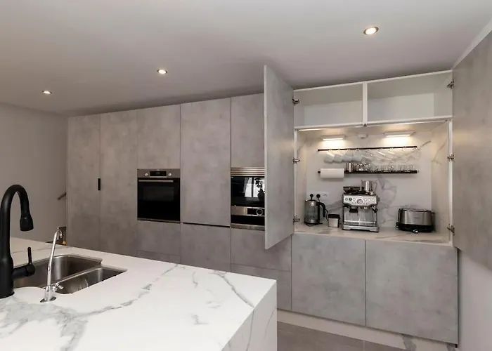 Modern 3 Bedroom With Hot Tub In Villa *