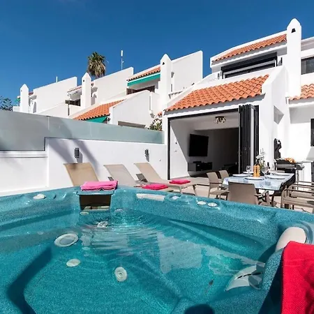 Modern 3 Bedroom With Hot Tub In Villa