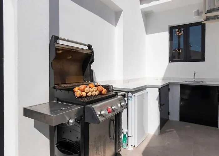 Modern 3 Bedroom With Hot Tub In * Costa Adeje (Tenerife)