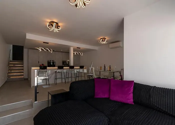 Modern 3 Bedroom With Hot Tub In Willa Costa Adeje (Tenerife)