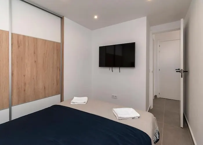 Modern 3 Bedroom With Hot Tub In * Costa Adeje (Tenerife)