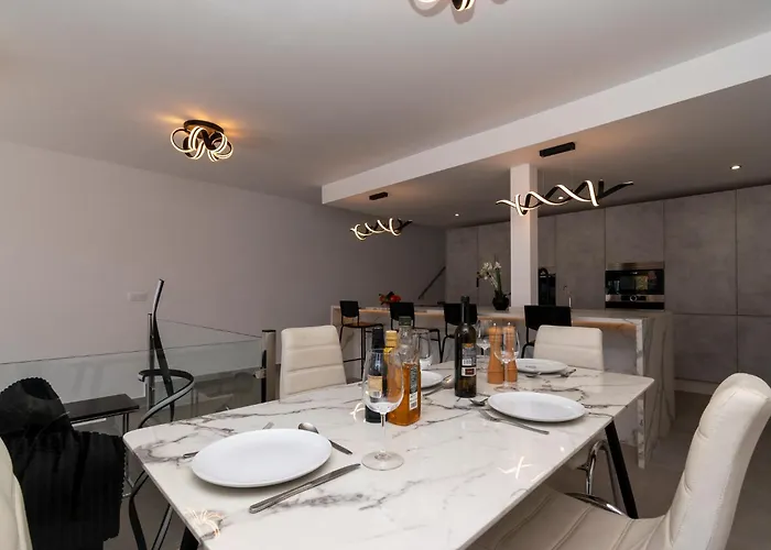 וילה Modern 3 Bedroom With Hot Tub In *