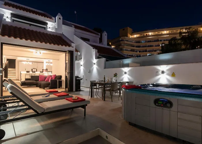 Modern 3 Bedroom With Hot Tub In Costa Adeje (Tenerife)