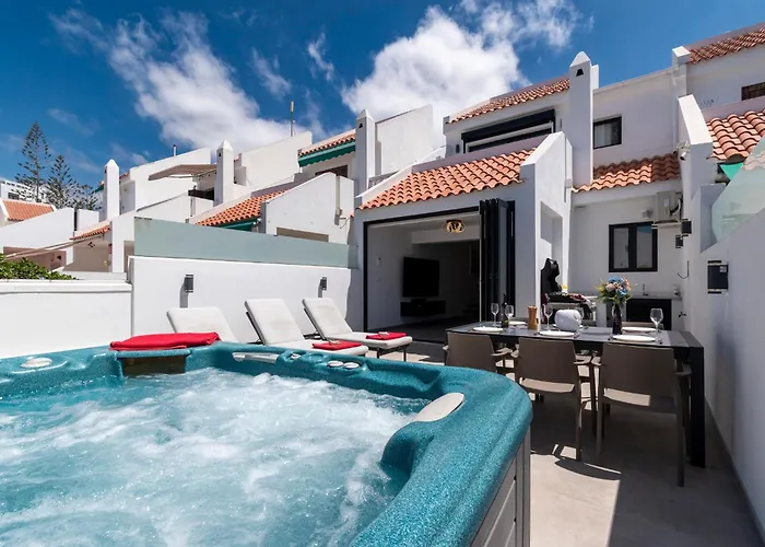 Willa Modern 3 Bedroom With Hot Tub In Costa Adeje (Tenerife)