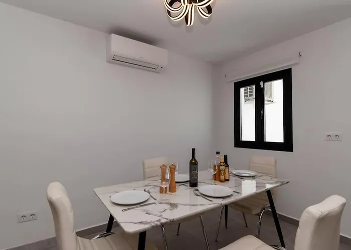 Modern 3 Bedroom With Hot Tub In Villa *